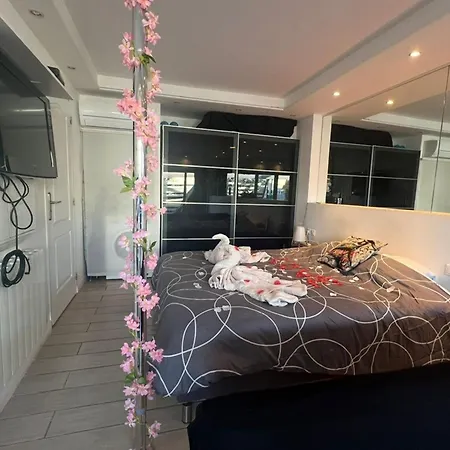 Charmante Au Coeur Du Village Naturiste * Agde