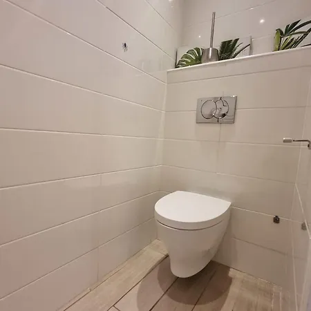 Charmante Au Coeur Du Village Naturiste