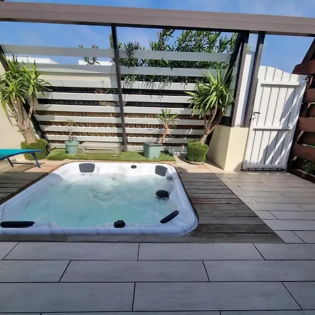 Charmante Au Coeur Du Village Naturiste Agde