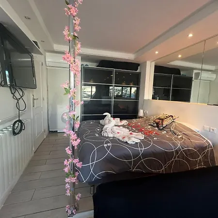 Charmante Au Coeur Du Village Naturiste Agde