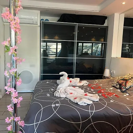 Charmante Au Coeur Du Village Naturiste * Agde