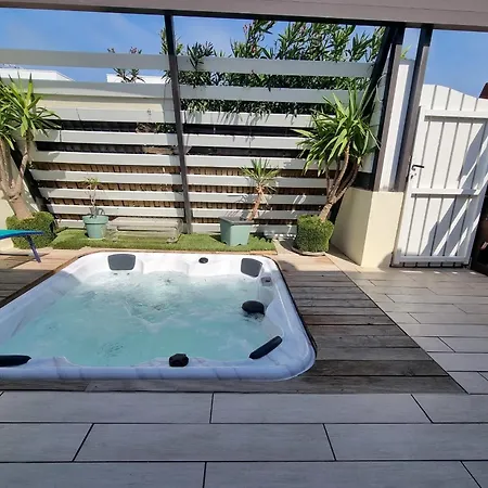 Charmante Au Coeur Du Village Naturiste * Agde