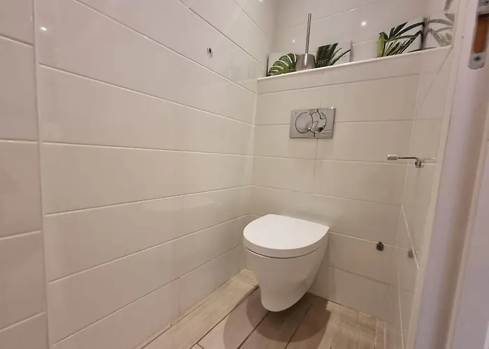 Charmante Au Coeur Du Village Naturiste